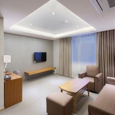 Dong Gyeong Hotel Тхонйон Екстер'єр фото