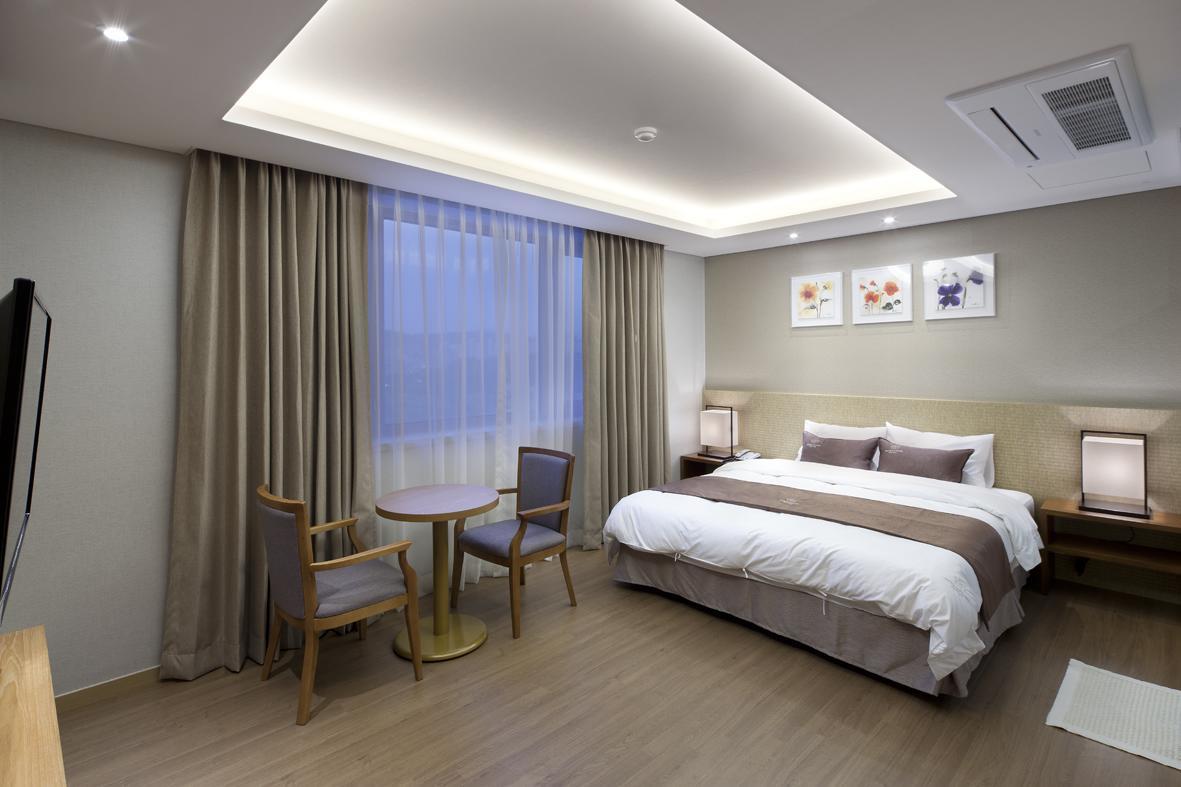 Dong Gyeong Hotel Тхонйон Екстер'єр фото