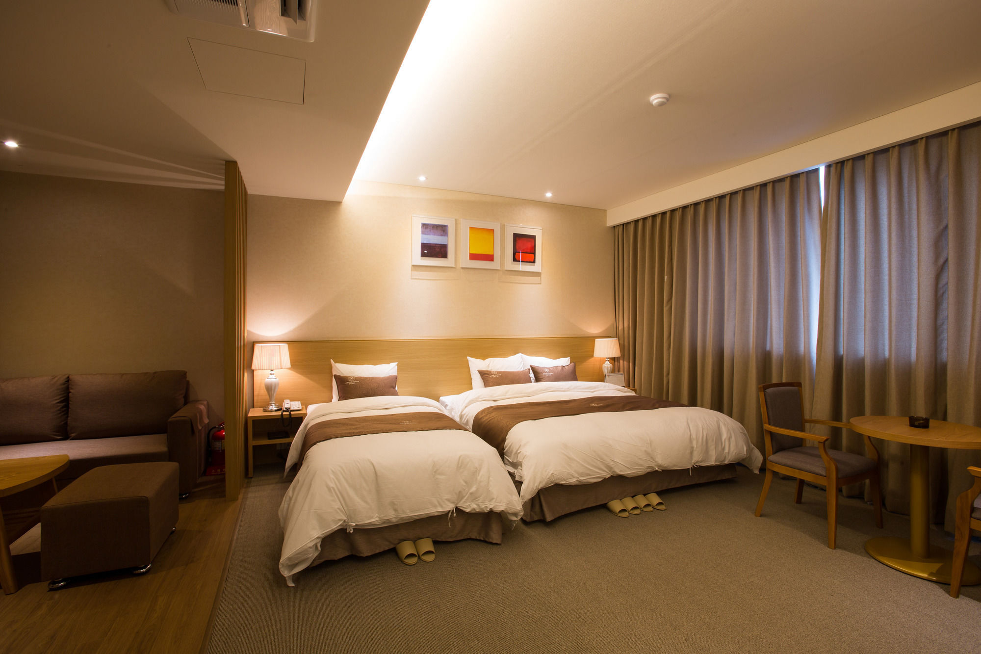 Dong Gyeong Hotel Тхонйон Екстер'єр фото