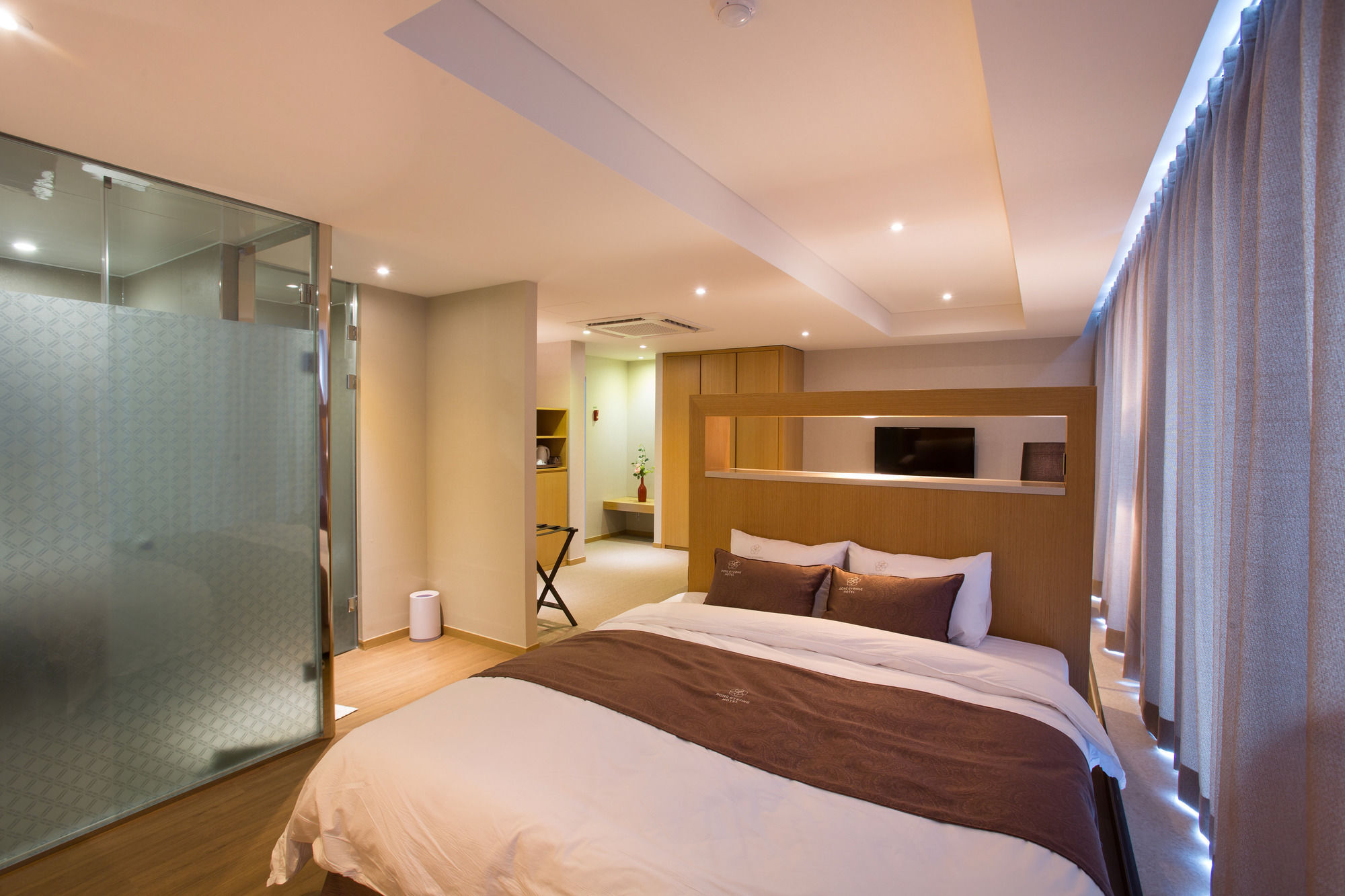 Dong Gyeong Hotel Тхонйон Екстер'єр фото