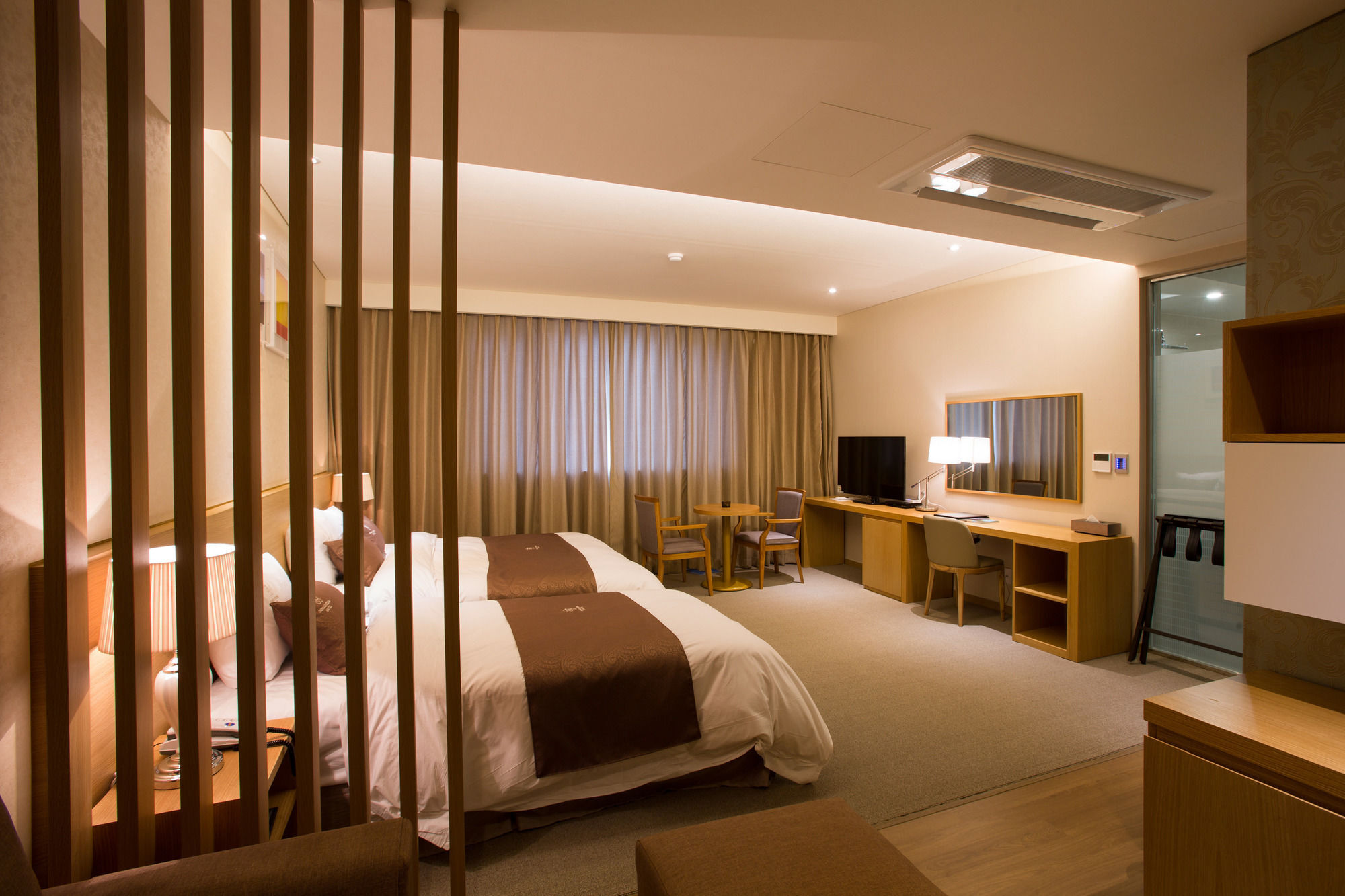 Dong Gyeong Hotel Тхонйон Екстер'єр фото