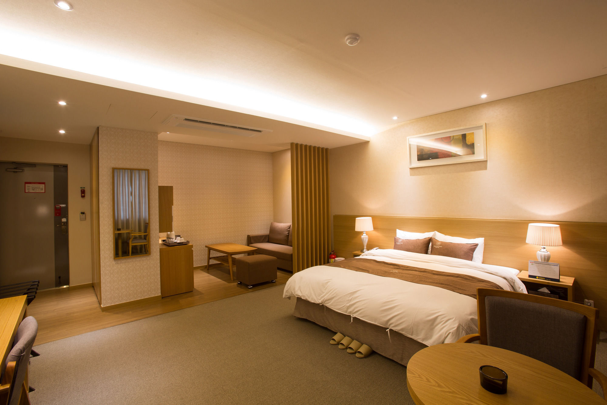 Dong Gyeong Hotel Тхонйон Екстер'єр фото