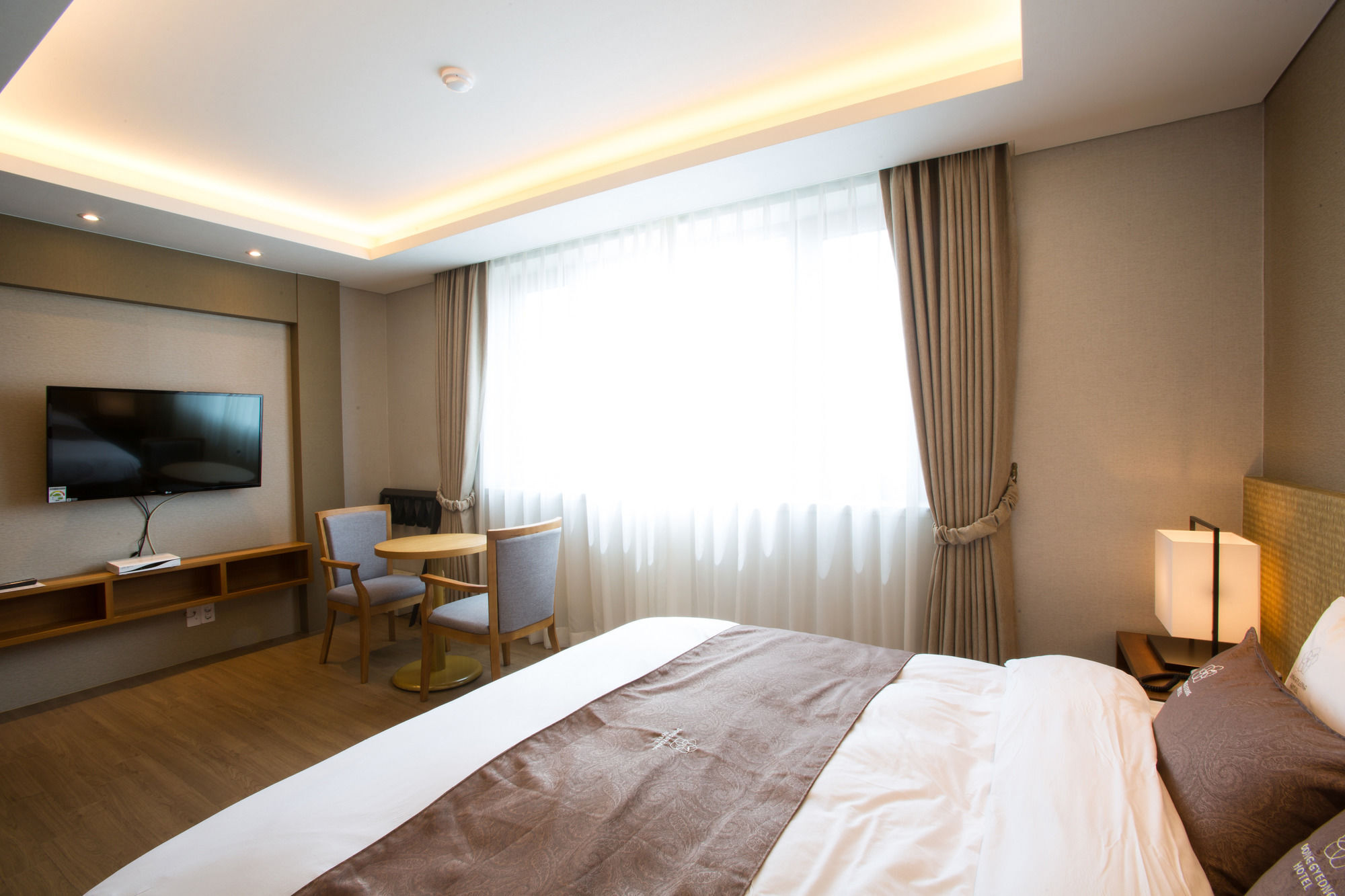 Dong Gyeong Hotel Тхонйон Екстер'єр фото