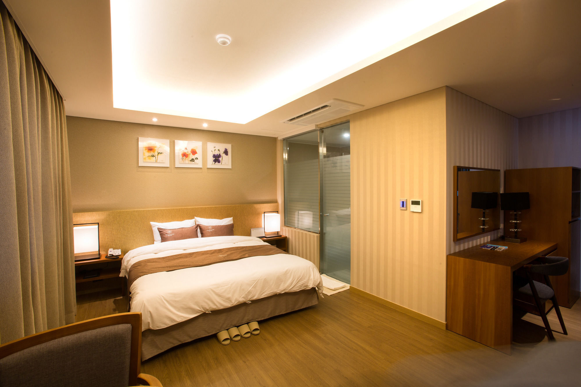 Dong Gyeong Hotel Тхонйон Екстер'єр фото
