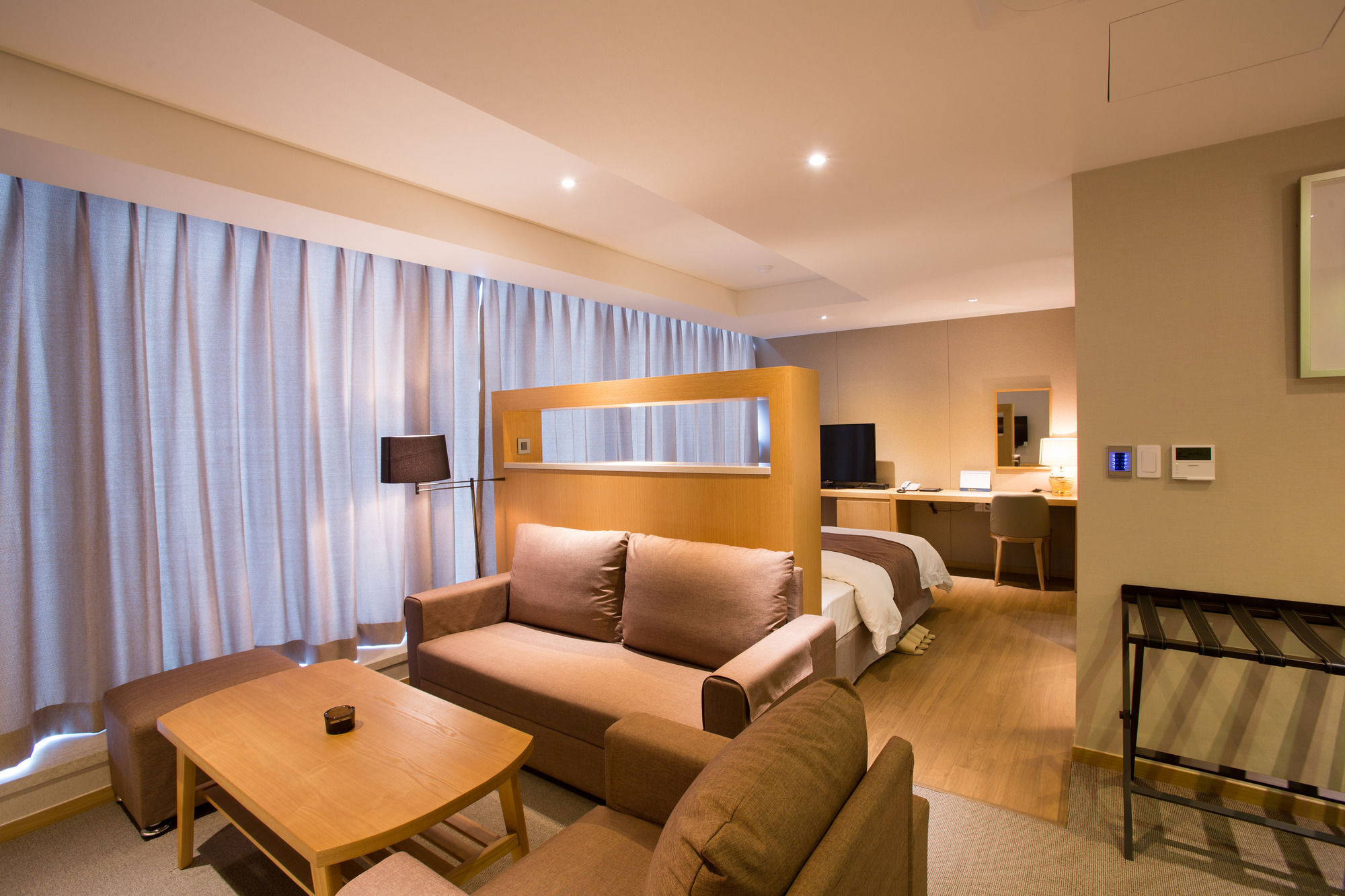 Dong Gyeong Hotel Тхонйон Екстер'єр фото