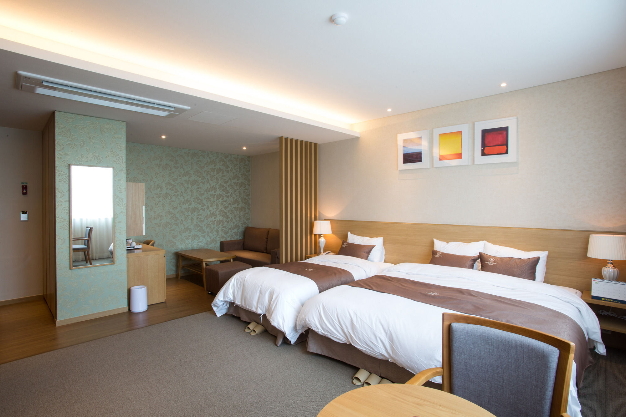 Dong Gyeong Hotel Тхонйон Екстер'єр фото